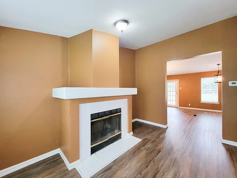 20284 Forest Woods Ln — Photo 17
