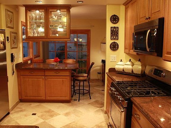 Kitchen Dining Area
