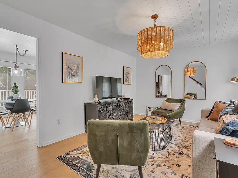 213 Landwood Ave — Photo 6