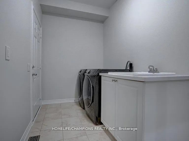 102 Benadir Ave — Photo 22