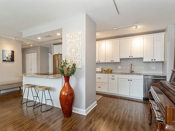5th image of 4250 N Marine Dr APT 333
