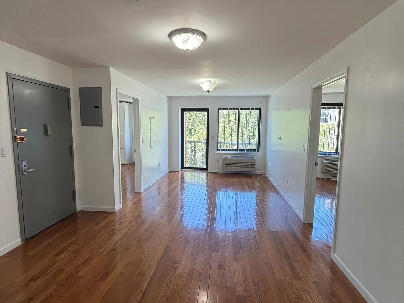 2 bed, 2.0 bath, 876 sqft, $3,000 — Photo 2