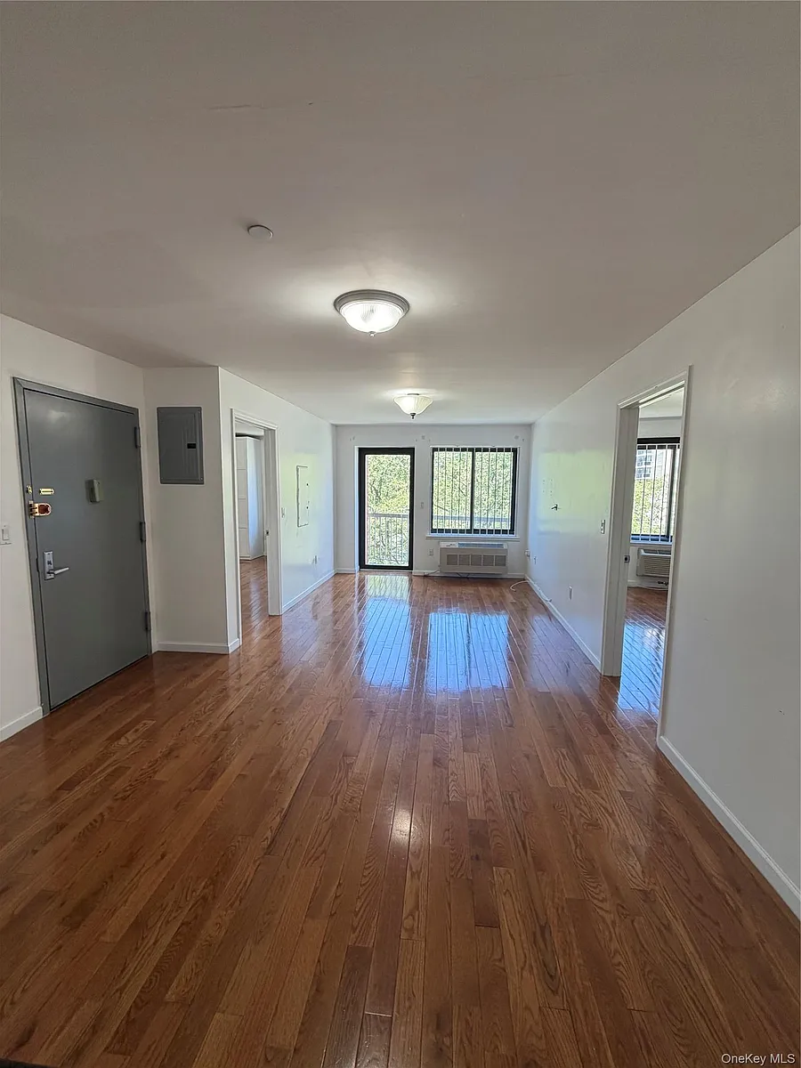 Building Photo - 87-12 175th St #6B