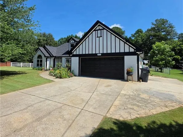 2800 Cove Crossing Dr, Lawrenceville, GA 30045
