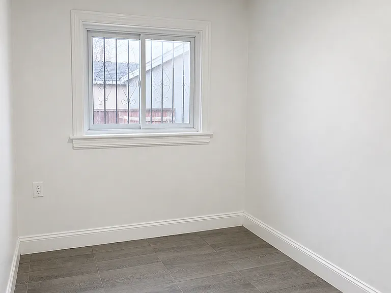 2055 Powell Ave — Photo 5