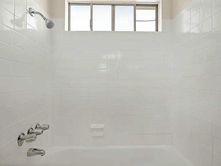 Topanga Canyon Apartments — Photo 9