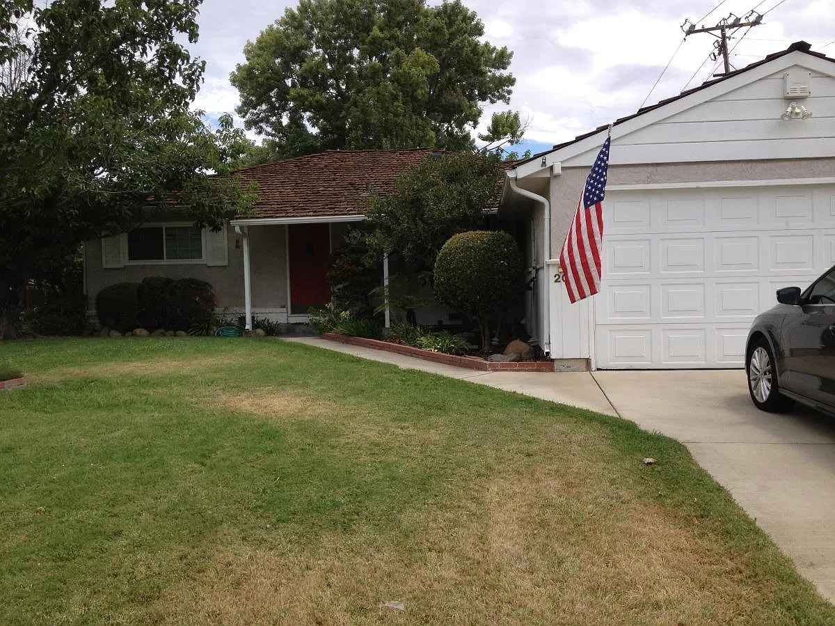 3 bed, 1338 sqft, $2,695 — Photo 2