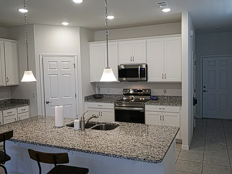 2599 Avalon Park Blvd — Photo 3