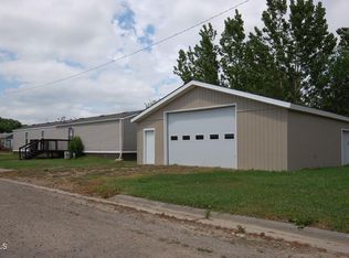 17 E 3rd St, Fairview, MT 59221