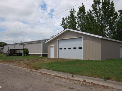 17 E 3rd St, Fairview, MT, 59221