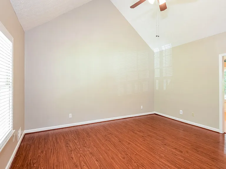 503 Brooksdale Dr — Photo 4