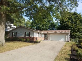 109 Country Club Ct, Danville, IL 61832
