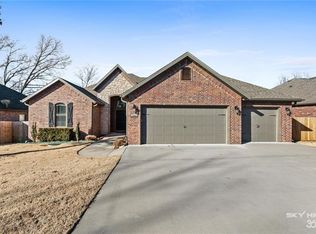 1111 Sycamore St, Cave Springs, AR 72718