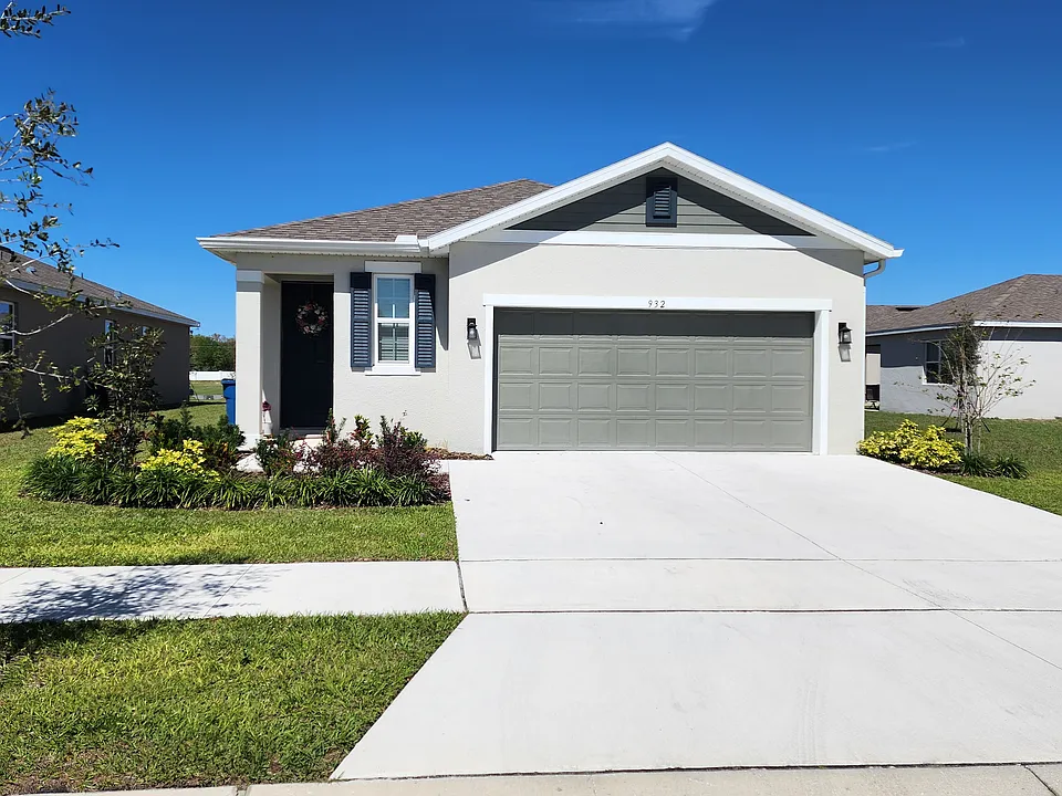 932 Blue Creek Dr