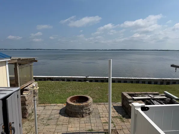 288 Guthrie Dr #15, Harkers Island, NC 28531