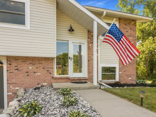 7128 S Whispering Hills Dr, Traverse City, MI 49684