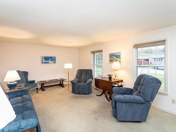 4th image of 496 Sugar Maple Ln