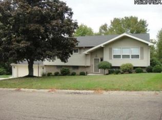 650 Ridgewood Dr, Coshocton, OH 43812