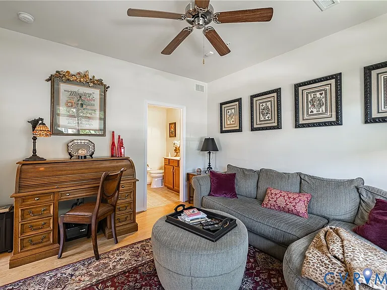 3921 Liesfeld Pl — Photo 8