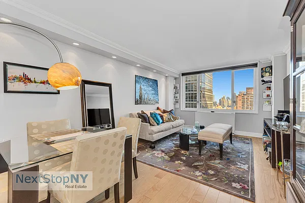 Living room, photo 2