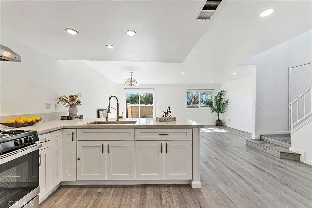 3 bed, 2.5 bath, 1281 sqft, $2,850 — Photo 4