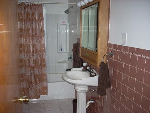 5th image of 1004 S Bloomington St