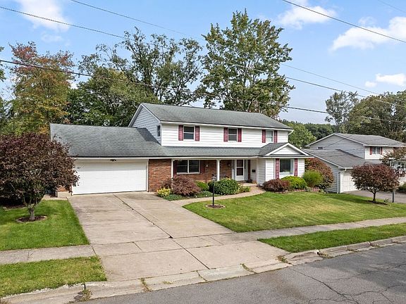 2nd image of 2741 Magnolia St