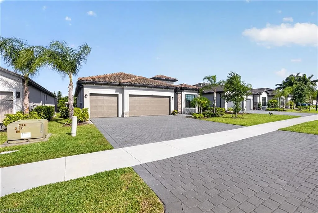 4 bed, 2.0 bath, 2244 sqft, $3,500 — Photo 2