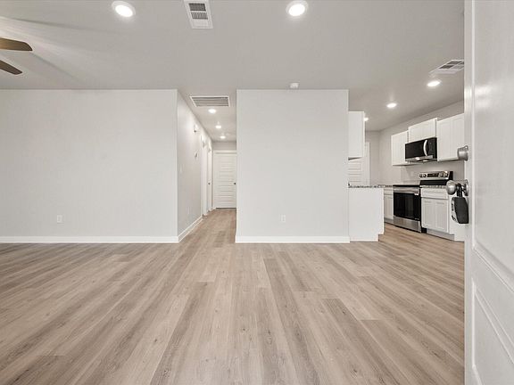 2nd image of 14510 Avenue Q