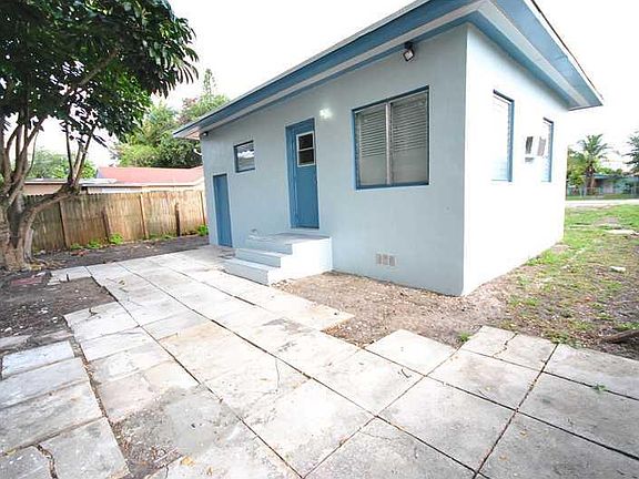 4th image of 320 NW 96th St #320NW96