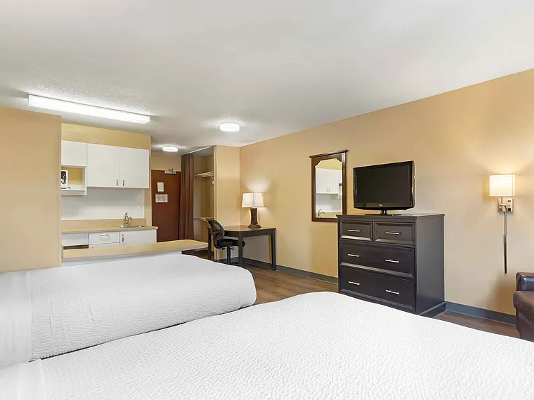 Studio Suite - 2 Full Beds