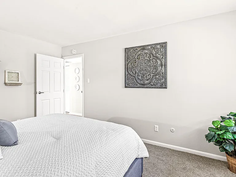 Harbour Pointe — Photo 17
