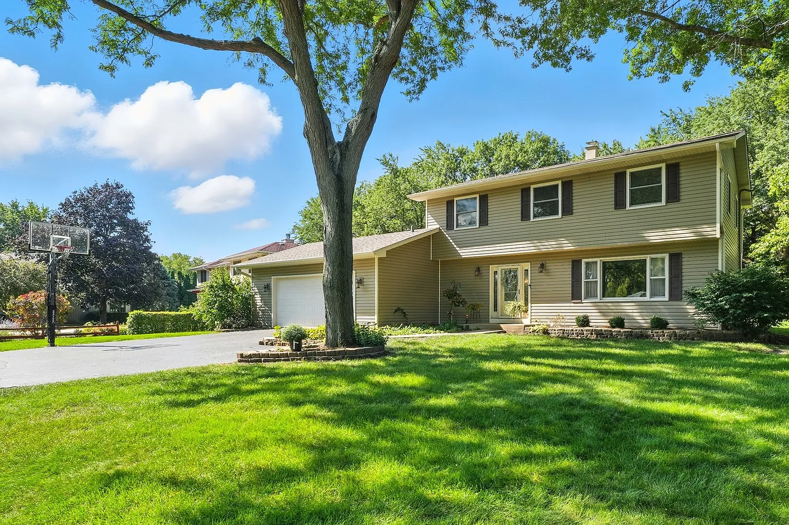 1214 Carol Crest Dr photo 1