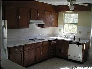 3rd image of 22A Edinburgh Ln #A