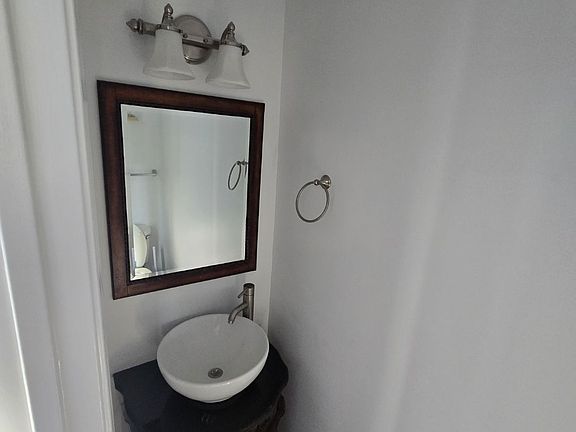 5th image of 5 Warthens Way