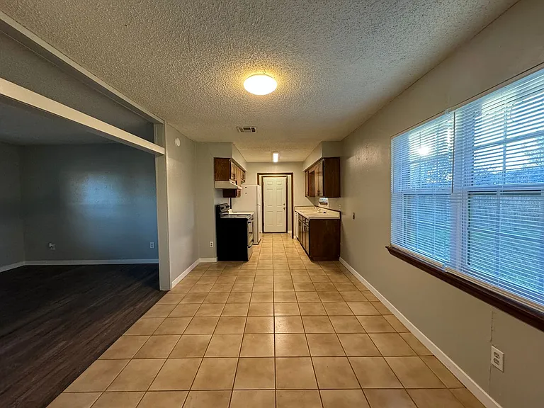 3308 Gwendolyn Ln — Photo 5