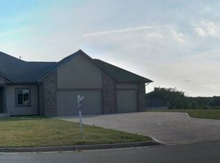 834 River Ridge Cir, Waterford, WI 53185