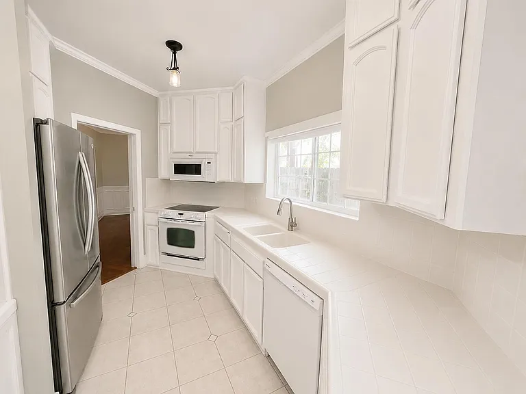 1047 E Monticello Cir — Photo 10