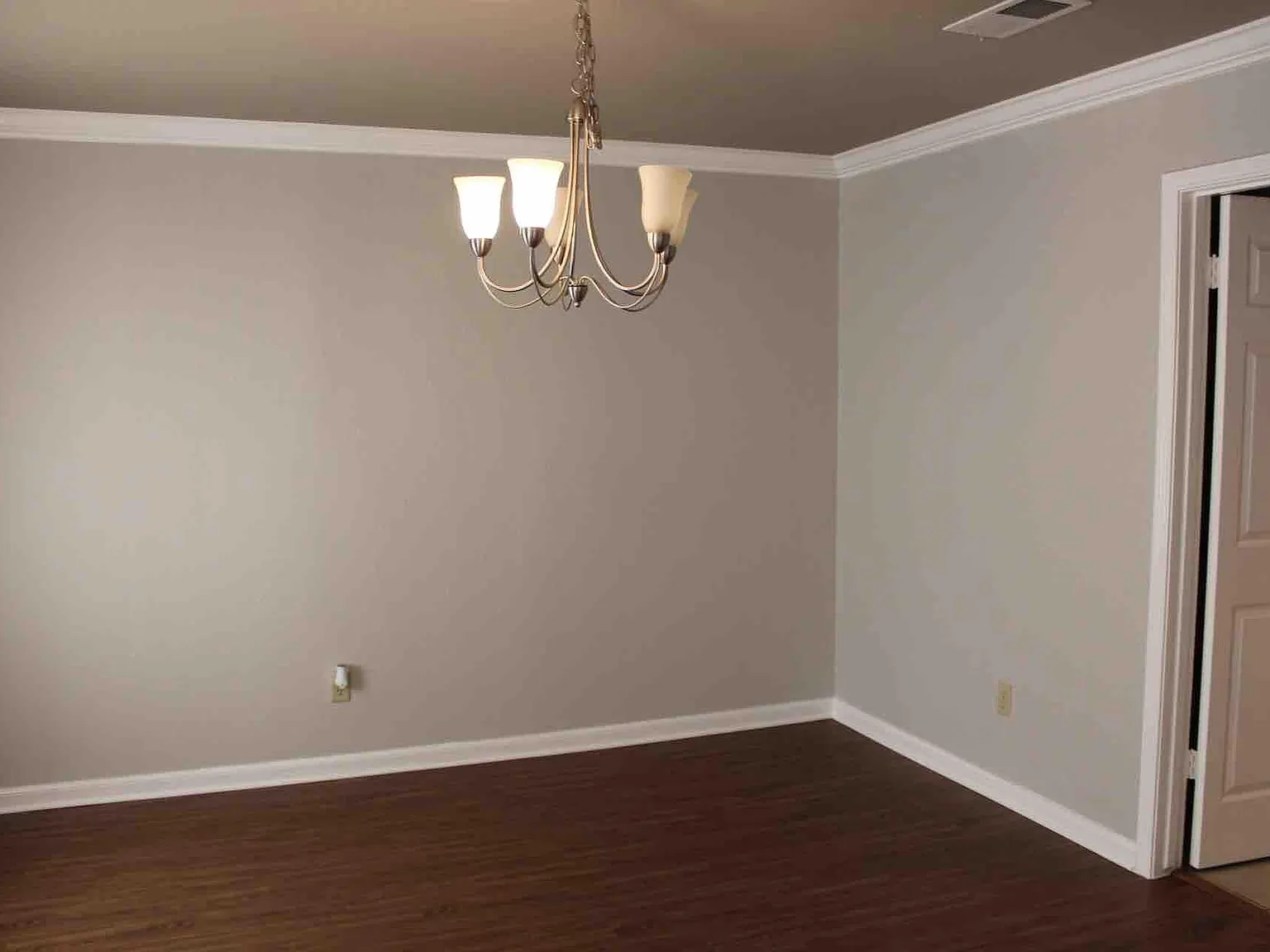 4 bed, 2666 sqft, $3,050 — Photo 3