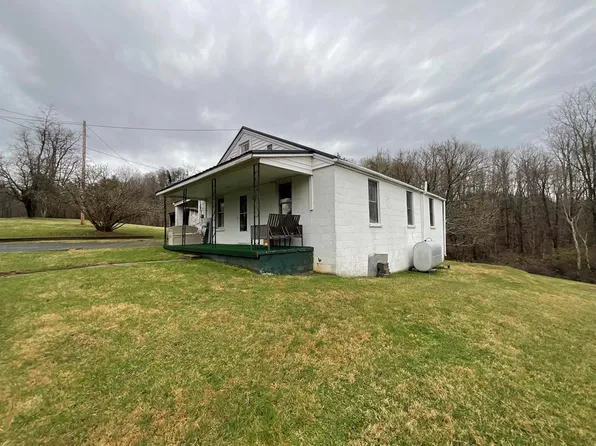 127 Cox St, Galax, VA 24333