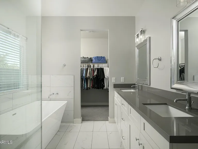 2821 N 28th Pl — Photo 10