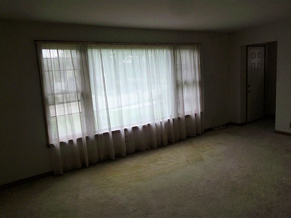 3rd image of 9312 S 83rd Ct
