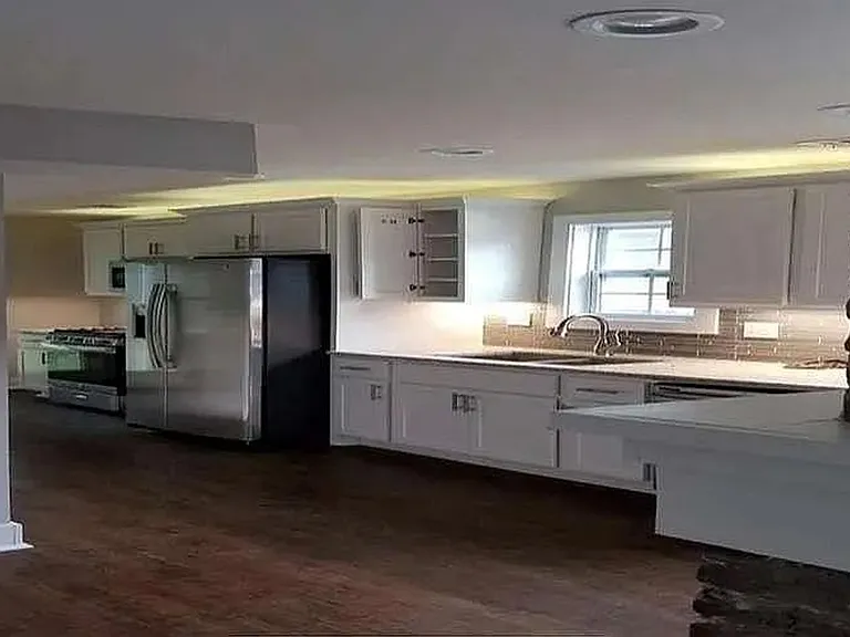 954 Parsons St SW — Photo 8