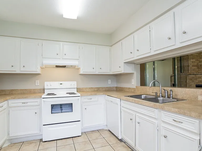 2707 Skelton Dr — Photo 6