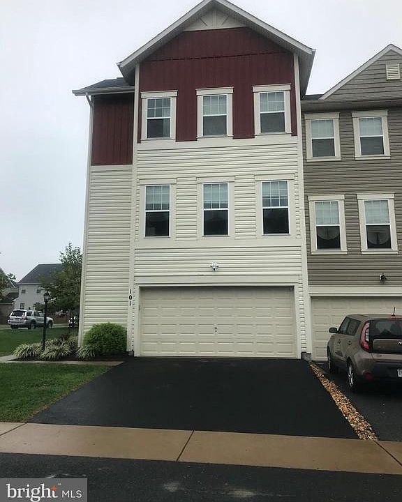 2nd image of 101 Argyle Ct