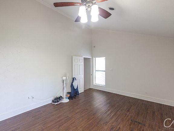 3rd image of 31 Harbour Town St