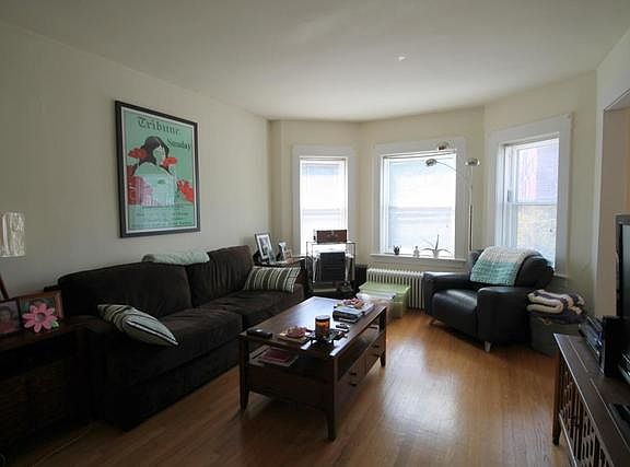 4th image of 210 N Marion St #2