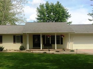 1307 Lake Point Dr, Greenville, IL 62246
