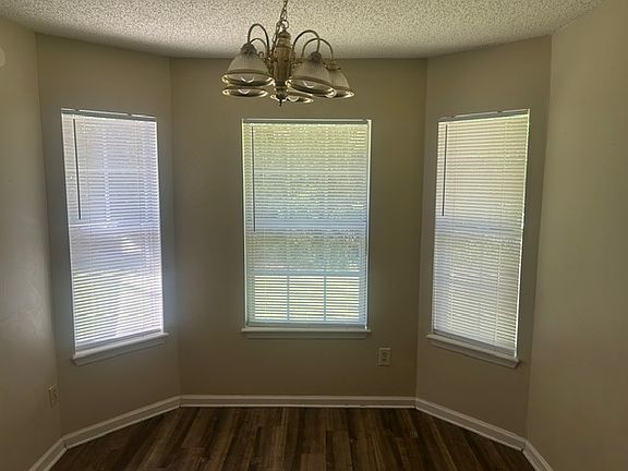 4th image of 2352 Justin Rd W