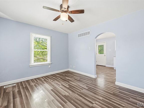 5th image of 10330 Oak Ave